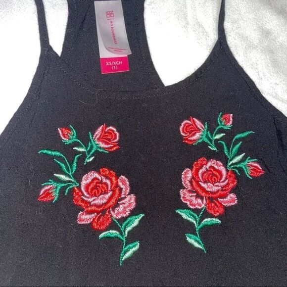 Black Flowy Tank Top with Embroidered Roses - Picture 3 of 4
